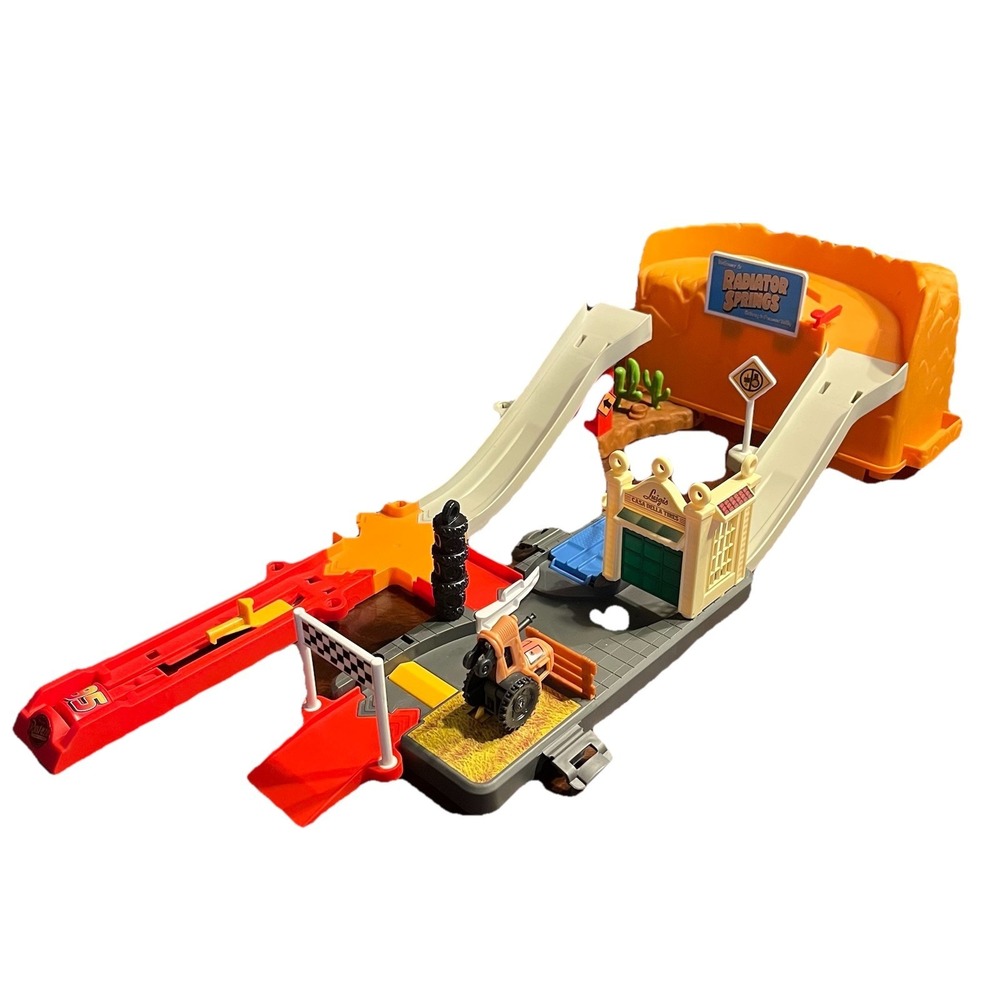 Disney Pixar Cars Race And Go Playset Lighting McQueen Radiator Springs